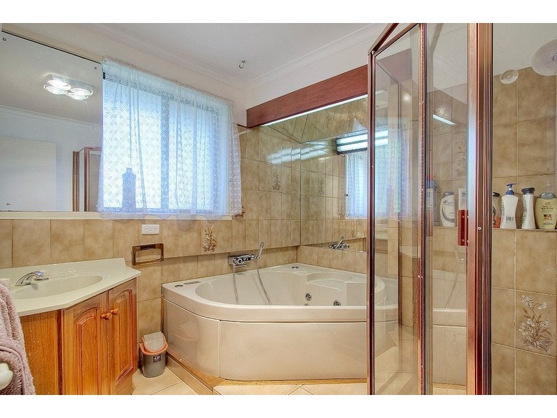 6 Hughes Close, Endeavour Hills VIC 3802