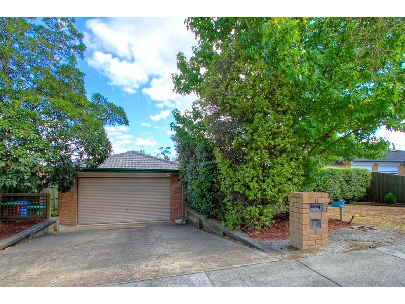 16 Joseph Banks Crescent, Endeavour Hills VIC 3802
