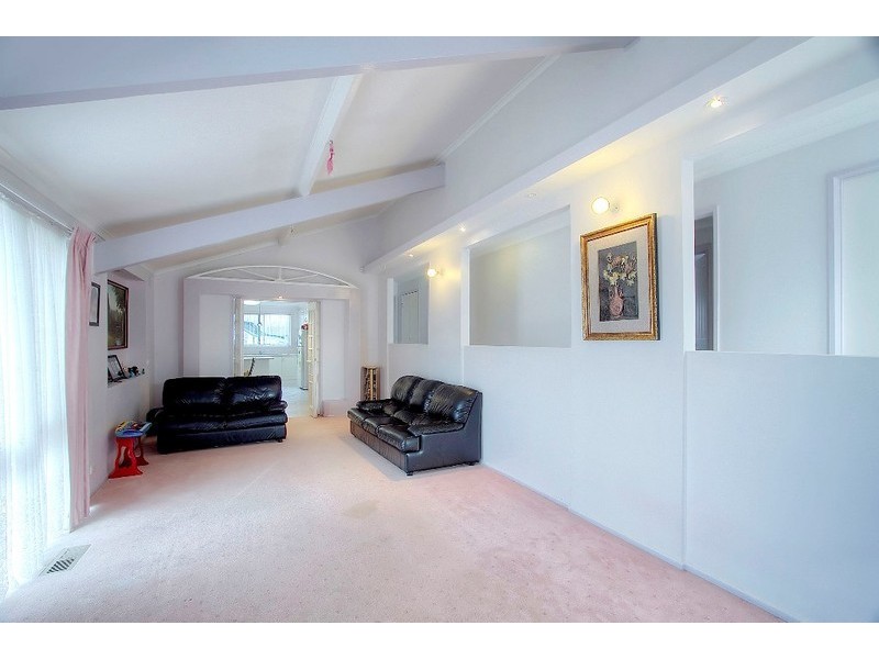 61 Essex Park Drive, Endeavour Hills VIC 3802