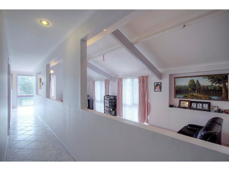 61 Essex Park Drive, Endeavour Hills VIC 3802