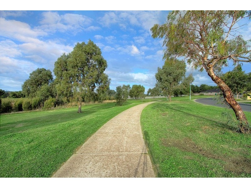 8 Harold Keys Road, Narre Warren South VIC 3805