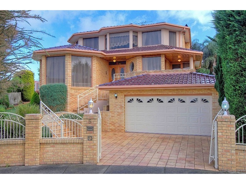 5 Gregory Close, Endeavour Hills VIC 3802