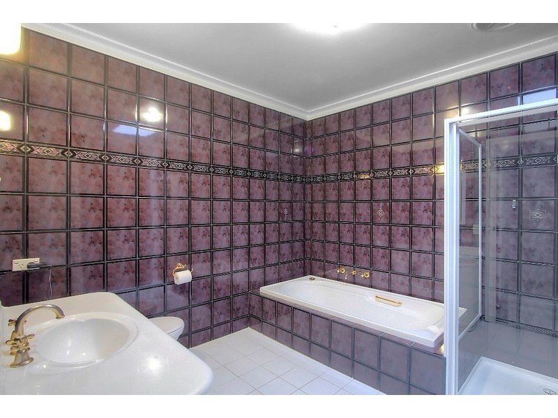 5 Gregory Close, Endeavour Hills VIC 3802