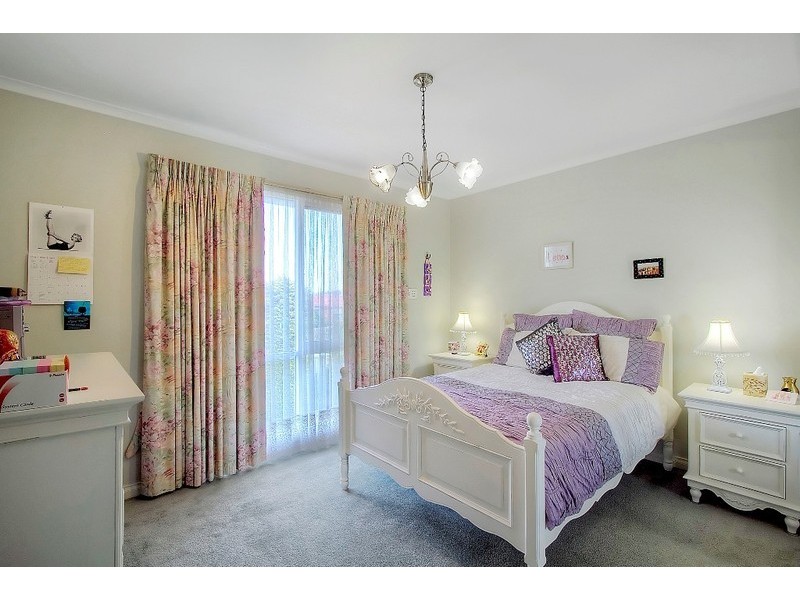 5 Gregory Close, Endeavour Hills VIC 3802