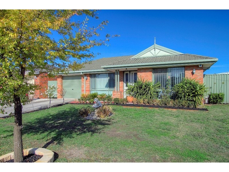 11 Macleod Way, Lynbrook VIC 3975