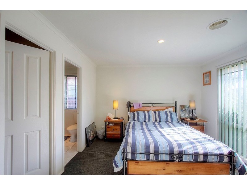 11 Macleod Way, Lynbrook VIC 3975