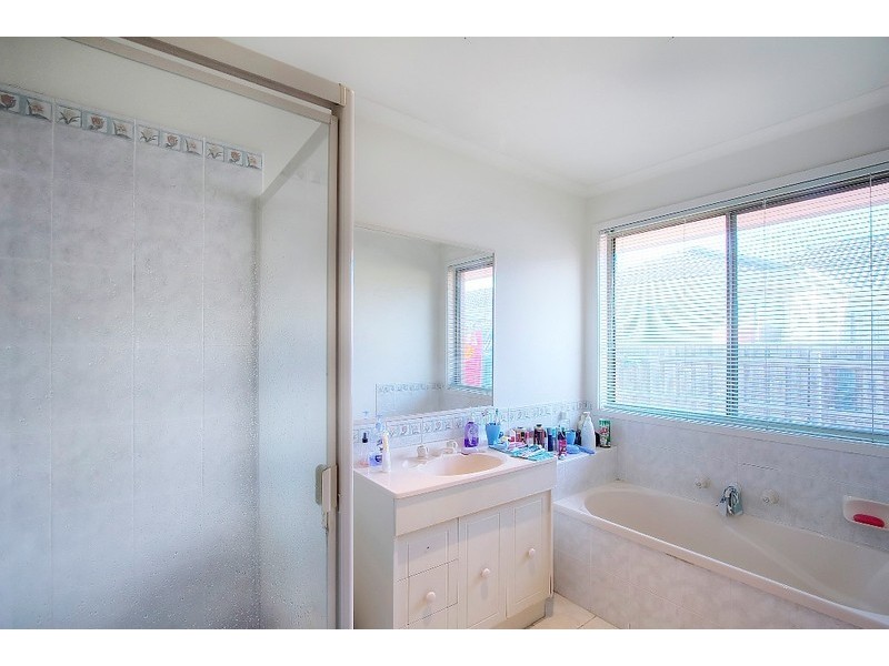11 Macleod Way, Lynbrook VIC 3975