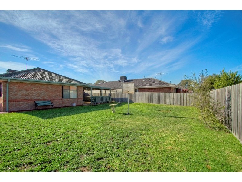 11 Macleod Way, Lynbrook VIC 3975