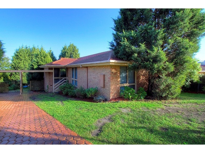 17 Preston Avenue, Endeavour Hills VIC 3802