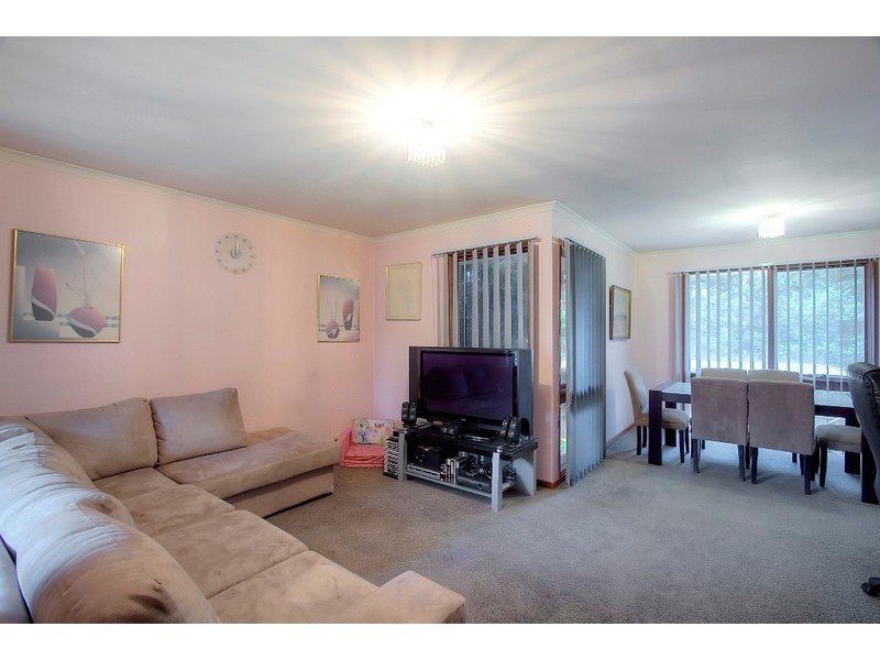 17 Preston Avenue, Endeavour Hills VIC 3802