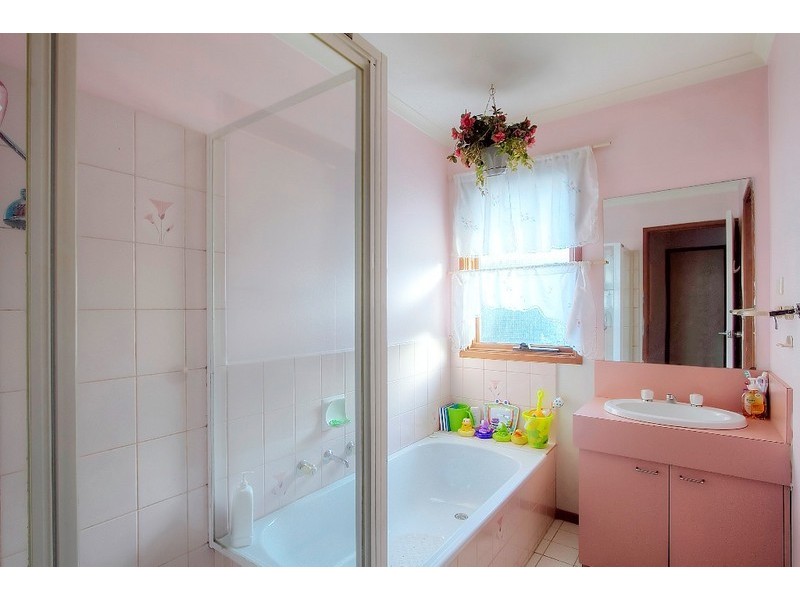 17 Preston Avenue, Endeavour Hills VIC 3802