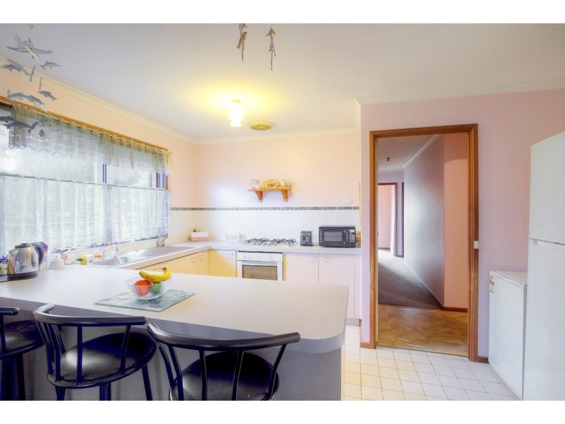 17 Preston Avenue, Endeavour Hills VIC 3802