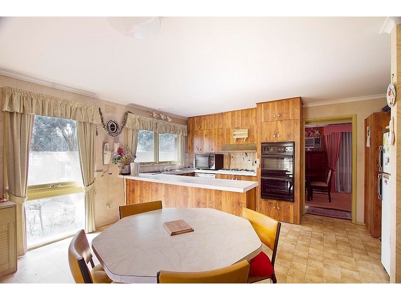 4 Robert Molyneux Avenue, Endeavour Hills VIC 3802