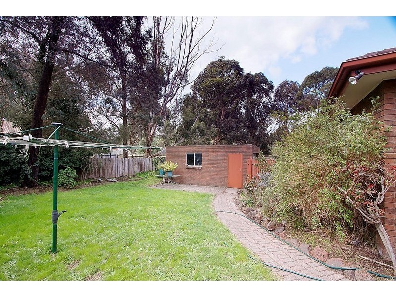 4 Robert Molyneux Avenue, Endeavour Hills VIC 3802