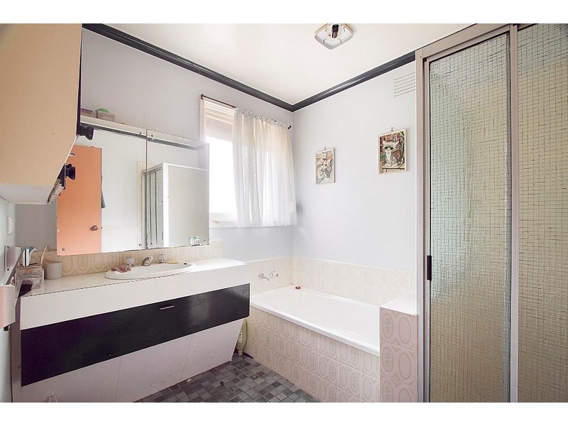 4 Robert Molyneux Avenue, Endeavour Hills VIC 3802