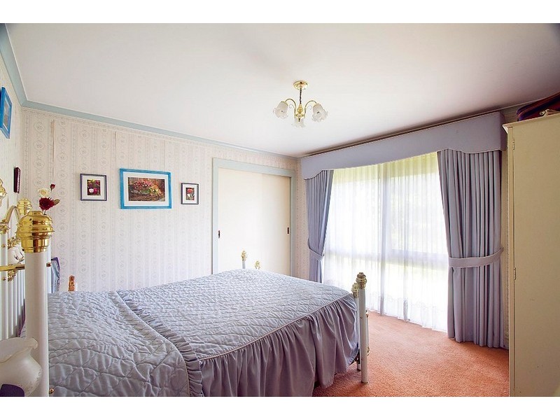 4 Robert Molyneux Avenue, Endeavour Hills VIC 3802