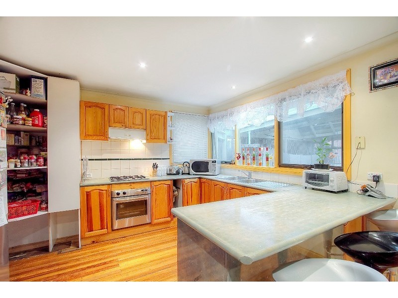 196 James Cook Drive, Endeavour Hills VIC 3802