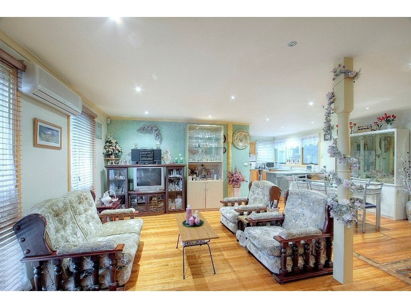 196 James Cook Drive, Endeavour Hills VIC 3802