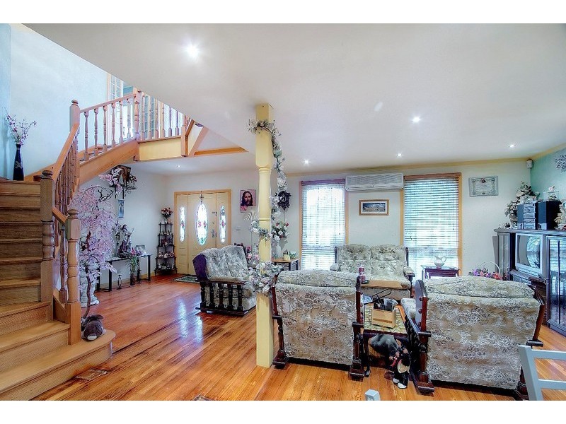 196 James Cook Drive, Endeavour Hills VIC 3802