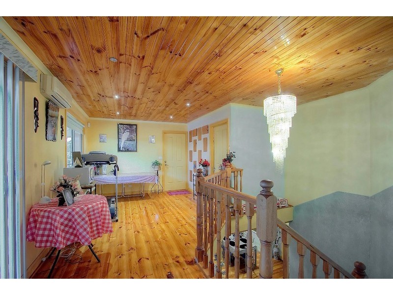 196 James Cook Drive, Endeavour Hills VIC 3802