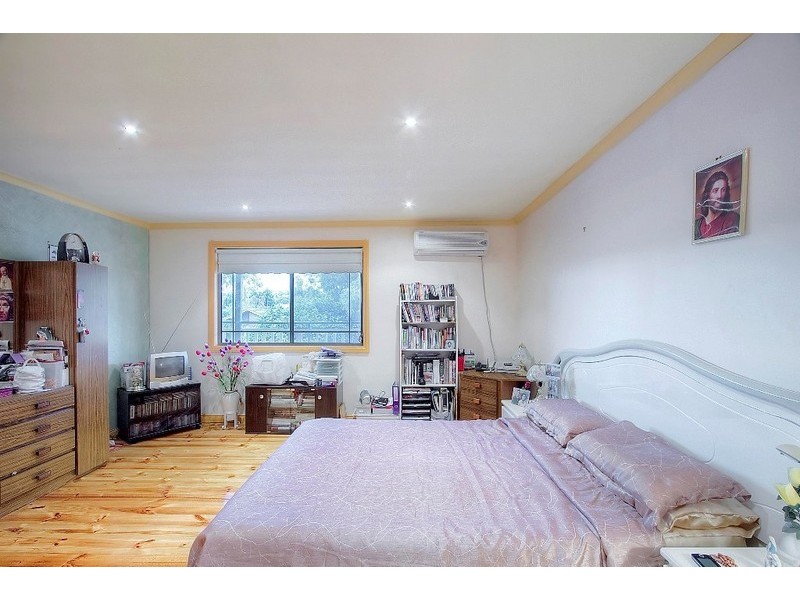 196 James Cook Drive, Endeavour Hills VIC 3802