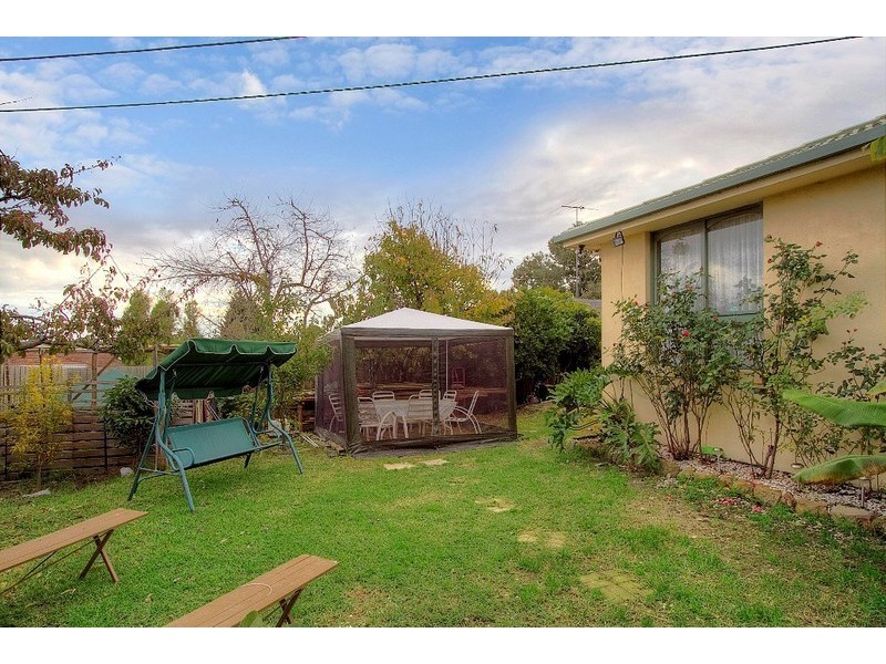 196 James Cook Drive, Endeavour Hills VIC 3802