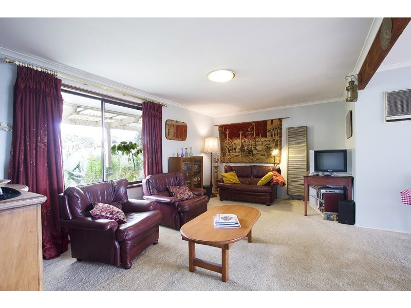 35 Willow Drive, Hampton Park VIC 3976