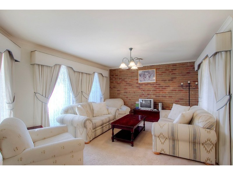 6 Caron Close, Hallam VIC 3803