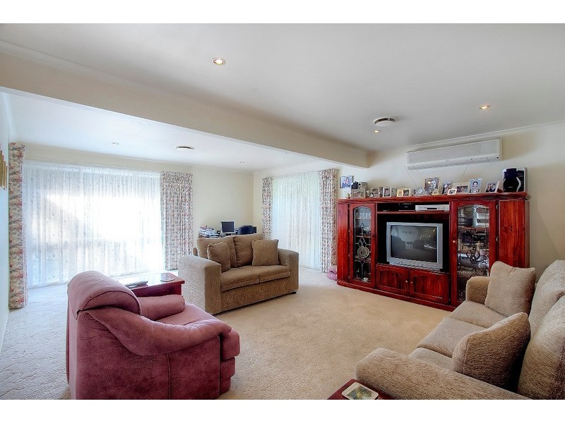 6 Caron Close, Hallam VIC 3803