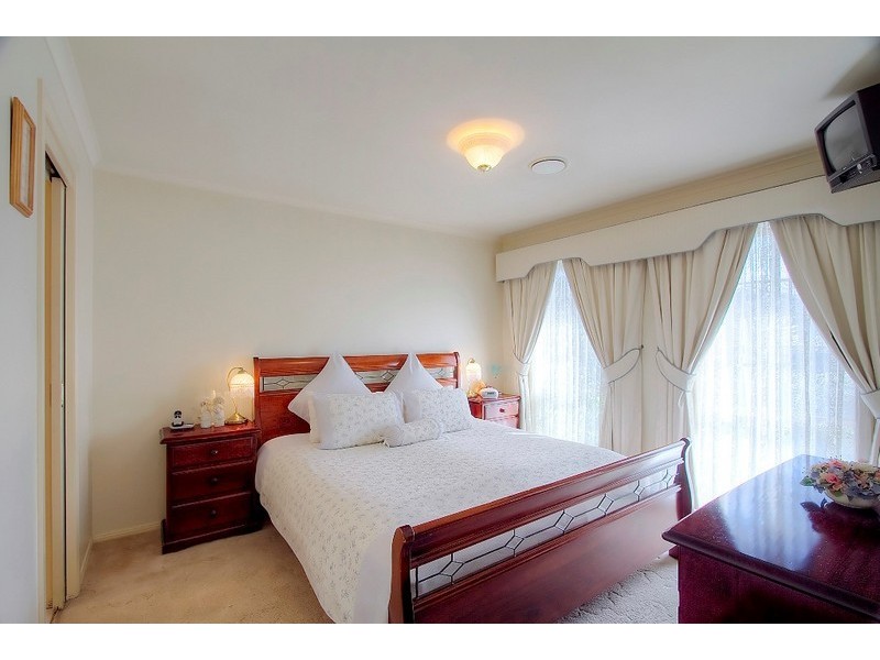 6 Caron Close, Hallam VIC 3803