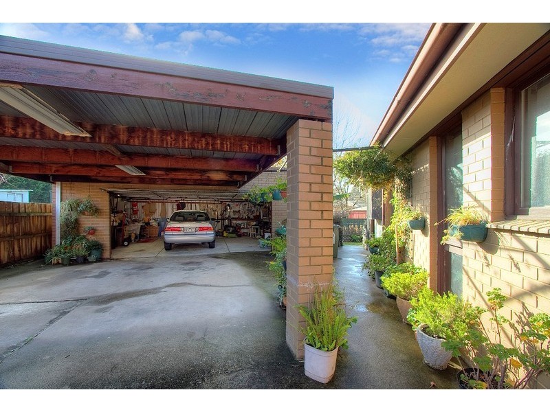 9 Amalfi Drive, Endeavour Hills VIC 3802