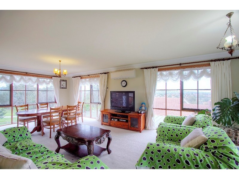 47 John Edgcumbe Way, Endeavour Hills VIC 3802