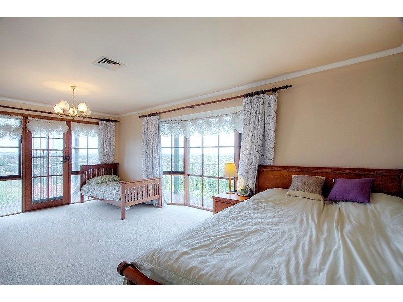 47 John Edgcumbe Way, Endeavour Hills VIC 3802