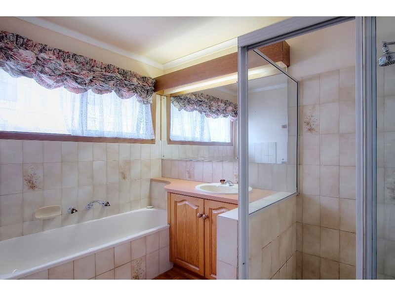 47 John Edgcumbe Way, Endeavour Hills VIC 3802
