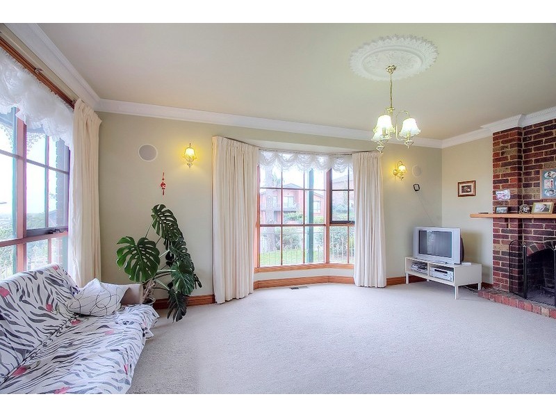 47 John Edgcumbe Way, Endeavour Hills VIC 3802