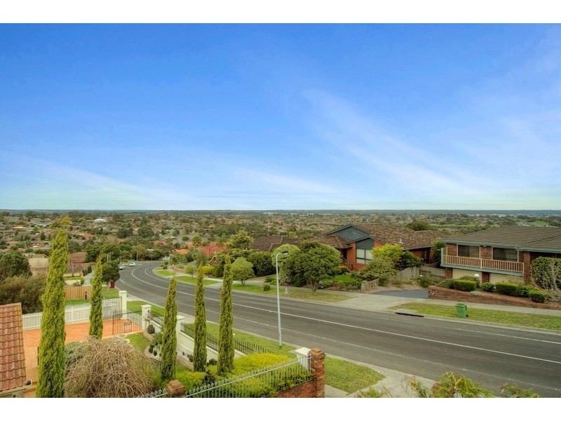 47 John Edgcumbe Way, Endeavour Hills VIC 3802