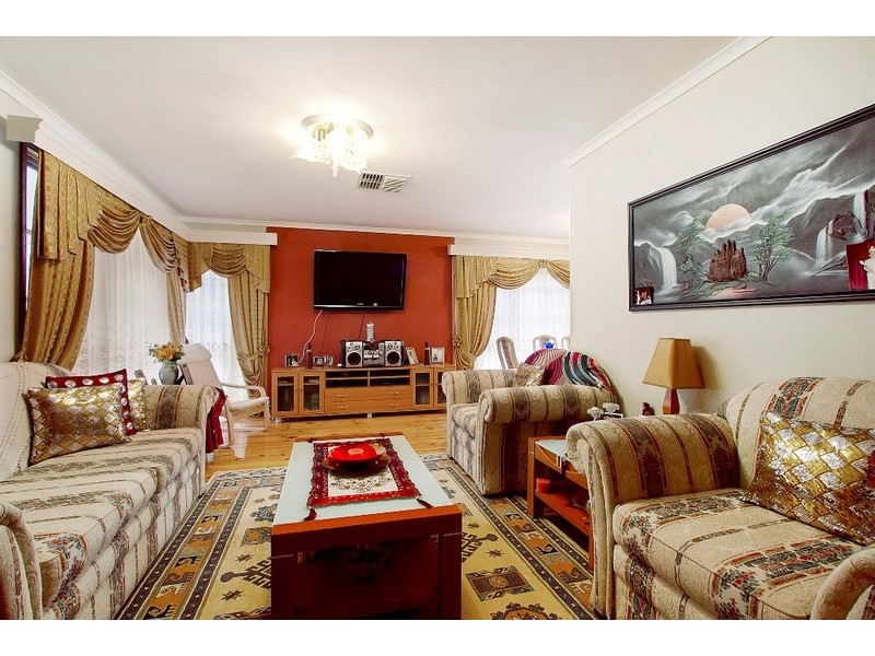 71 John Fawkner Drive, Endeavour Hills VIC 3802