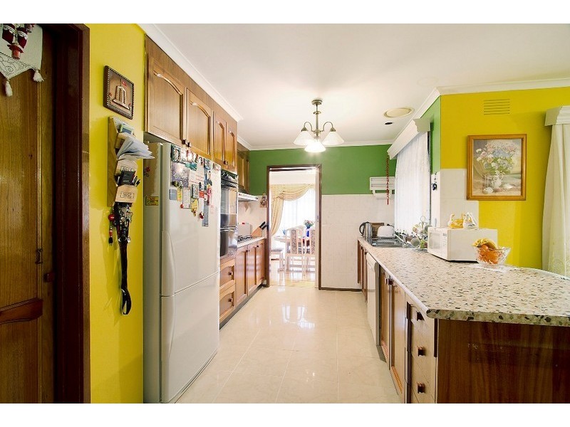 71 John Fawkner Drive, Endeavour Hills VIC 3802