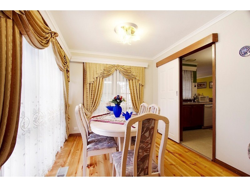 71 John Fawkner Drive, Endeavour Hills VIC 3802