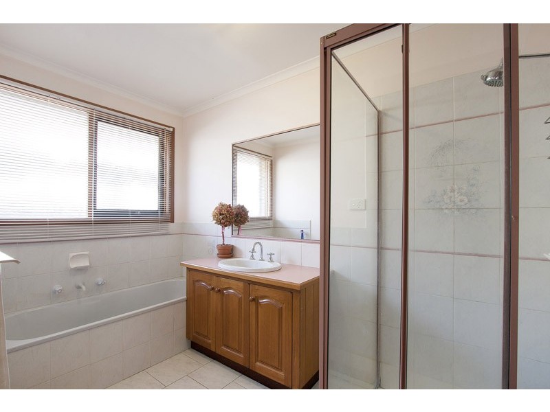 16 Samaher Court, Endeavour Hills VIC 3802