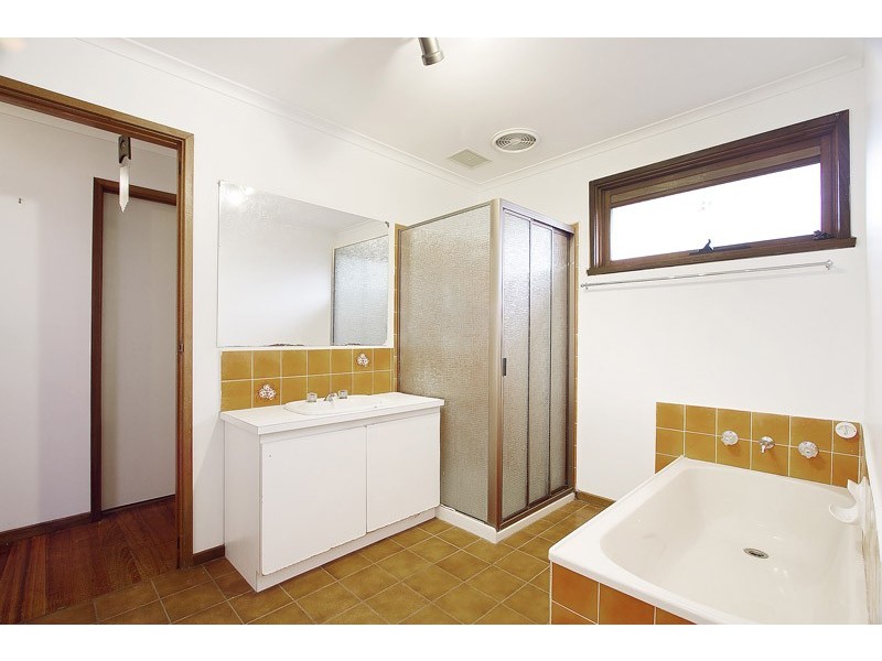 34 Lawson Way, Endeavour Hills VIC 3802