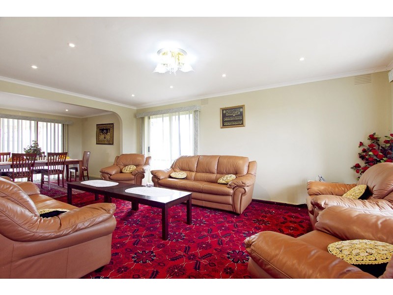 8 Garner Court, Endeavour Hills VIC 3802