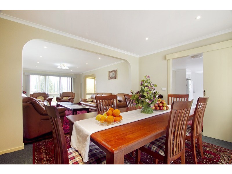 8 Garner Court, Endeavour Hills VIC 3802