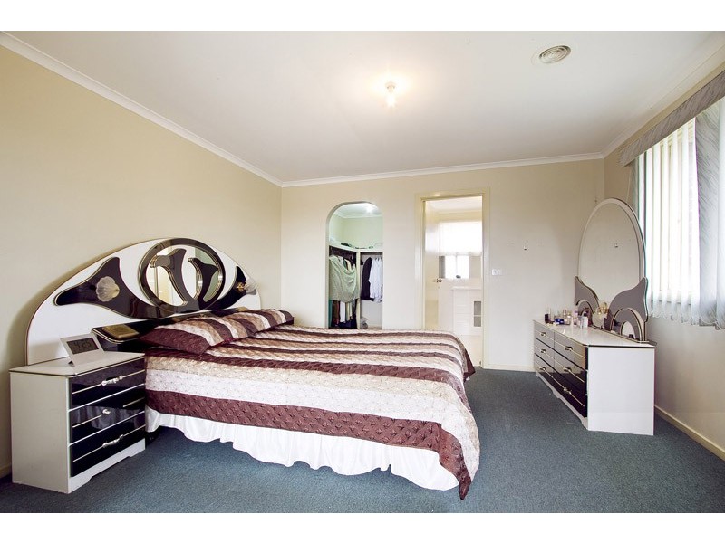 8 Garner Court, Endeavour Hills VIC 3802