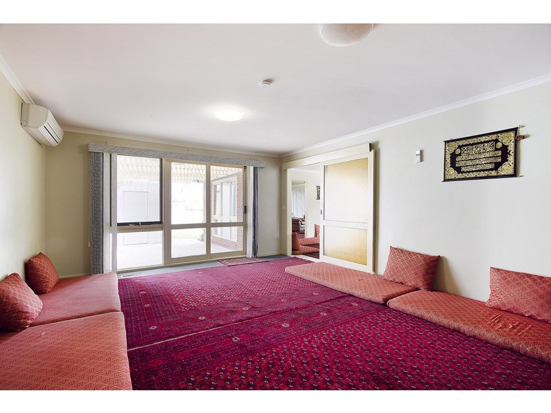 8 Garner Court, Endeavour Hills VIC 3802