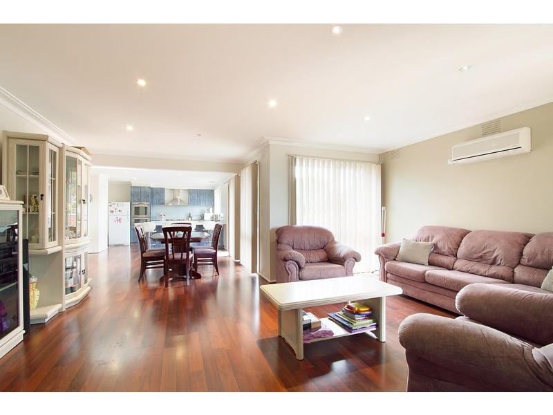 13 Orton Rise, Endeavour Hills VIC 3802