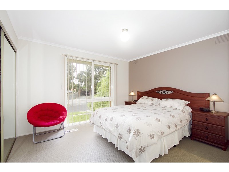 13 Orton Rise, Endeavour Hills VIC 3802