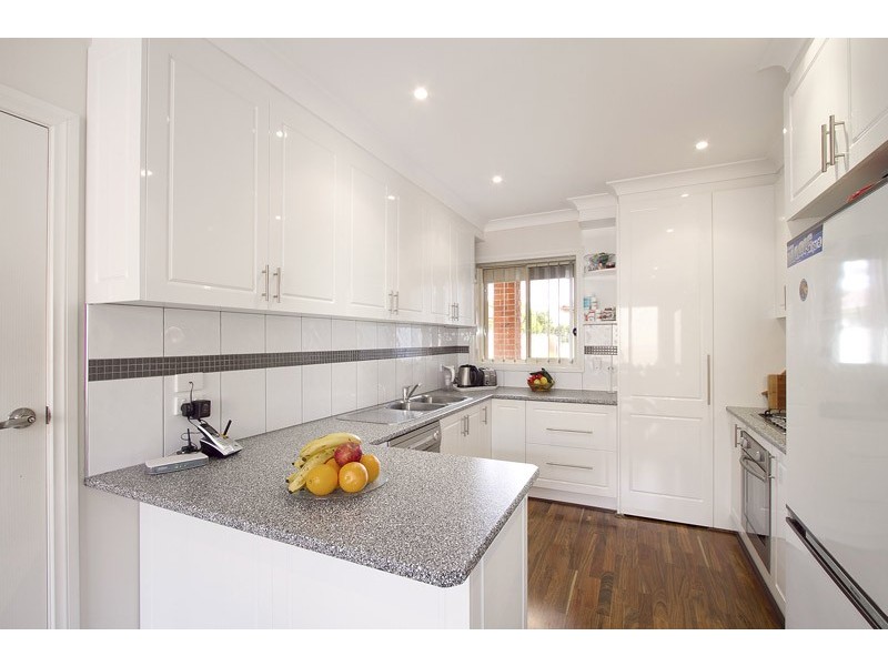 2/227  Gladstone Road, Dandenong North VIC 3175