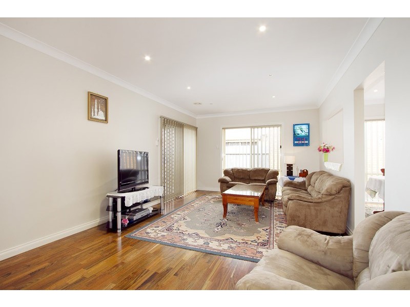 2/227  Gladstone Road, Dandenong North VIC 3175