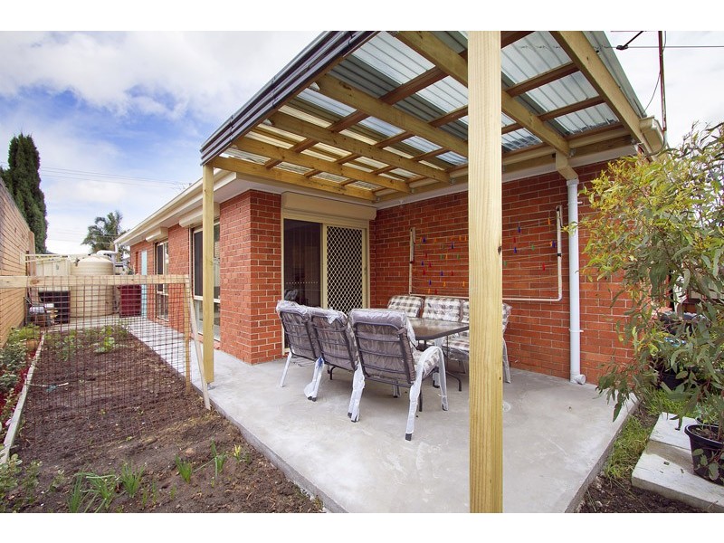 2/227  Gladstone Road, Dandenong North VIC 3175